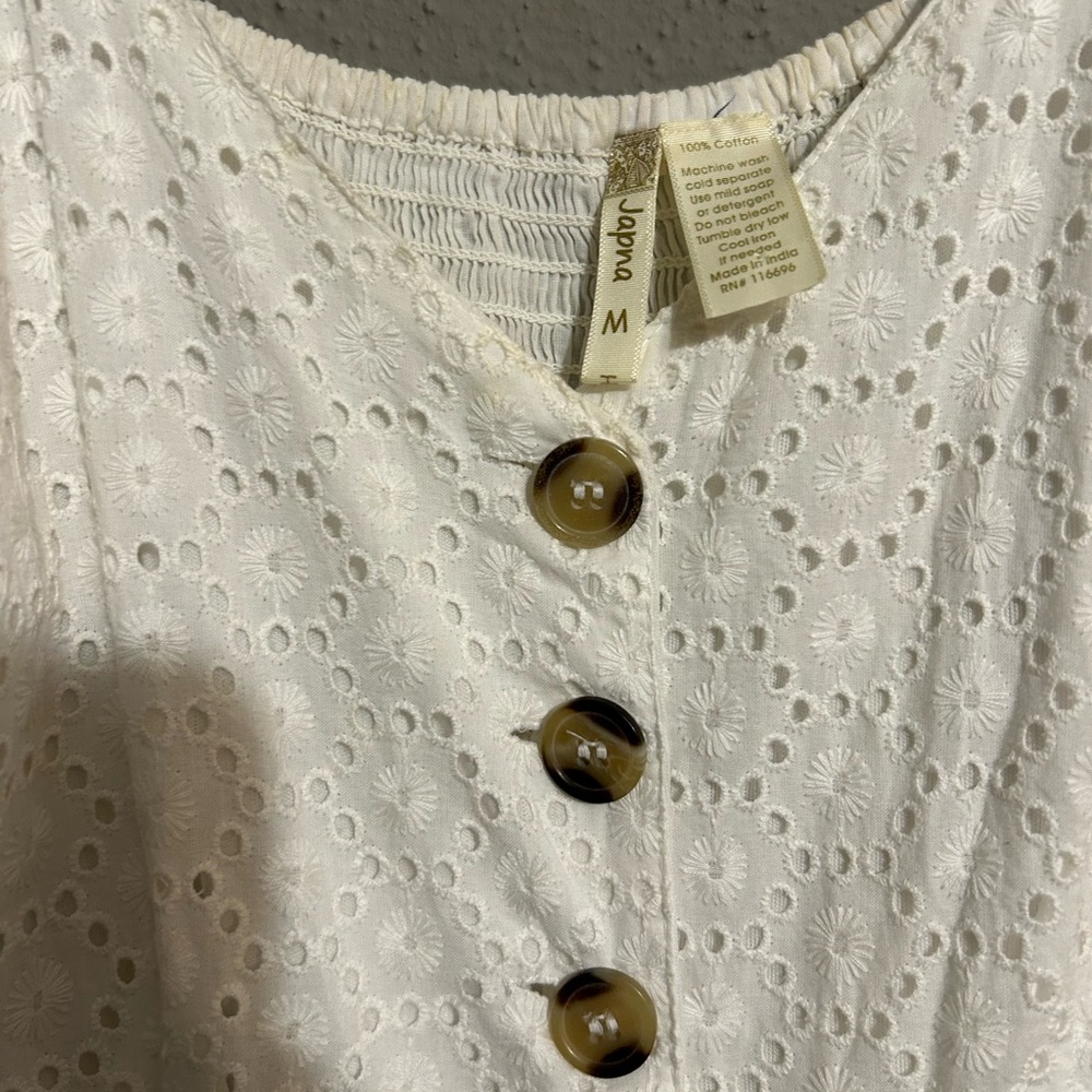 Elegant White Button-Down Dress - Picture 2 of 6